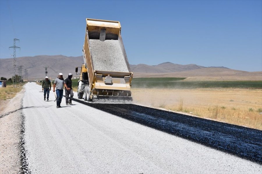Karapınar'da Yol Yapım Çalışaması Sürüyor