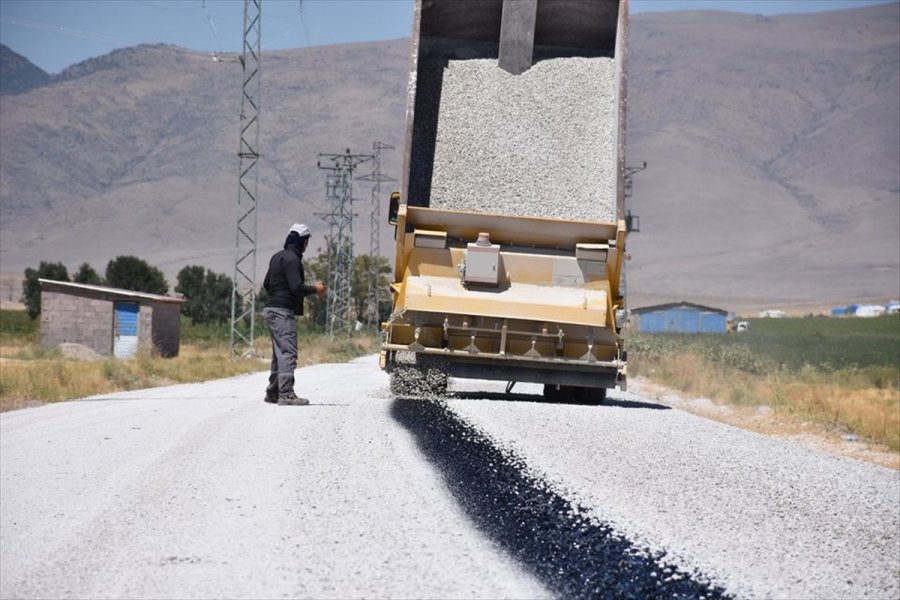 Karapınar'da Yol Yapım Çalışaması Sürüyor
