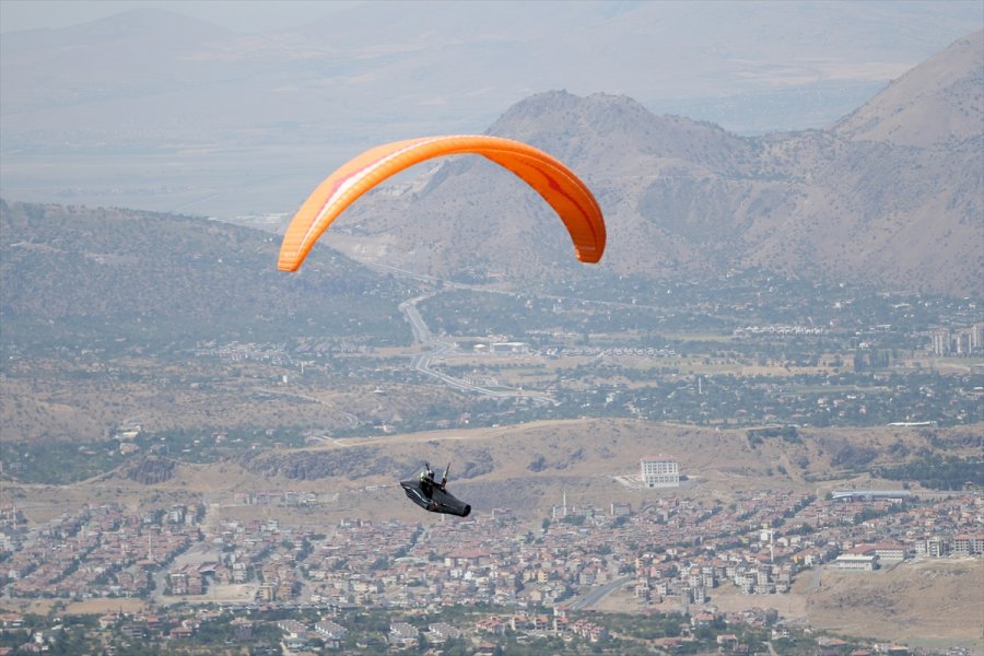 Yamaç Paraşütünün 69 Yaşındaki 