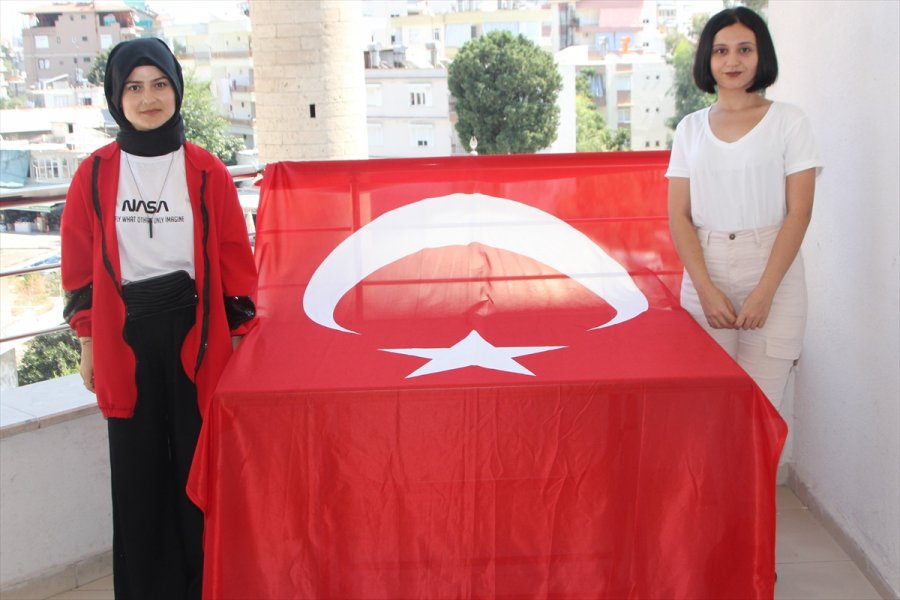 İşaret Diliyle İzmir Marşı'nı Okudular