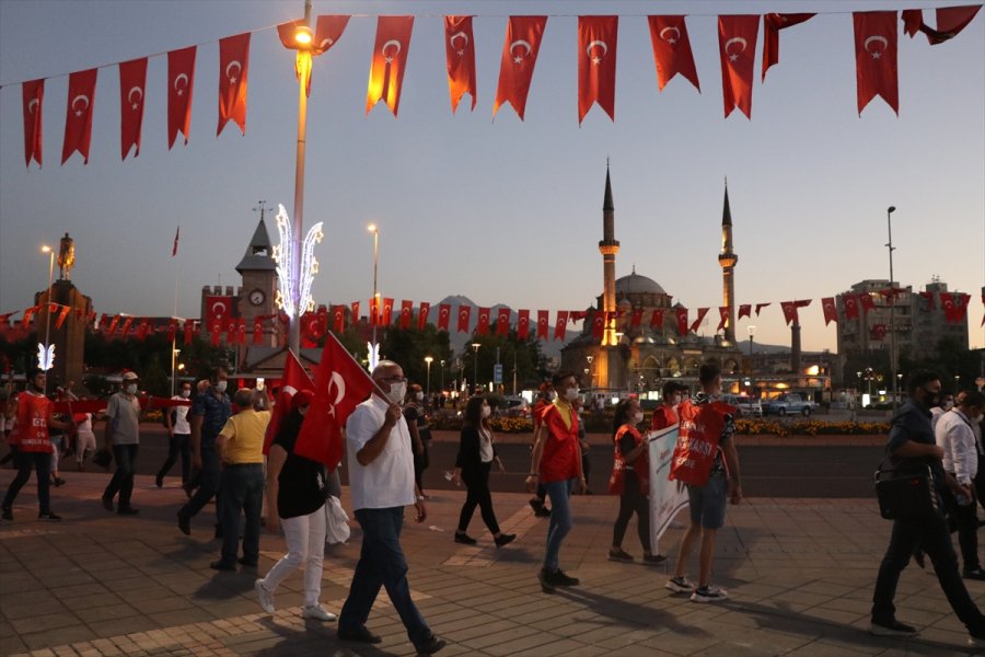 Kayseri'de Büyük Zafer'in 98. Yıl Dönümünde Meşaleli Yürüyüş Düzenlendi