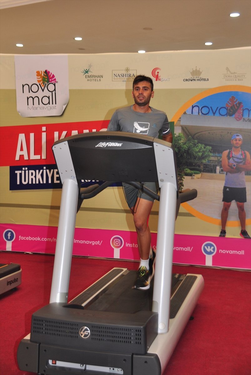 Rekor İçin 24 Saatte Koşu Bandında 213 Kilometre Koştu