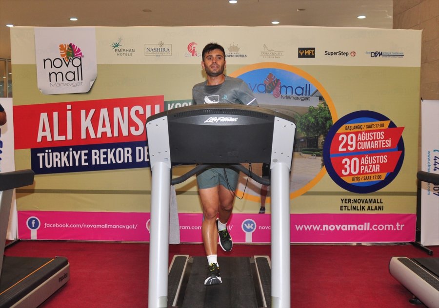 Rekor İçin 24 Saatte Koşu Bandında 213 Kilometre Koştu