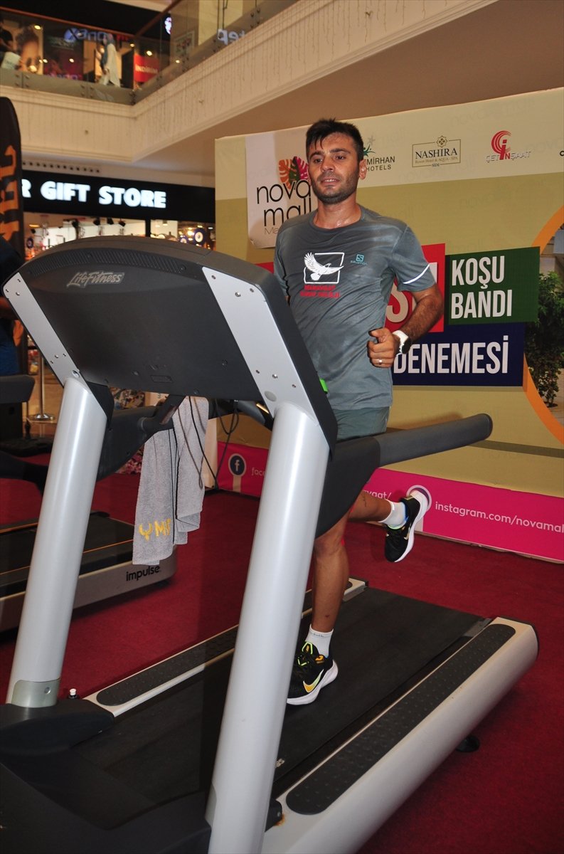 Rekor İçin 24 Saatte Koşu Bandında 213 Kilometre Koştu