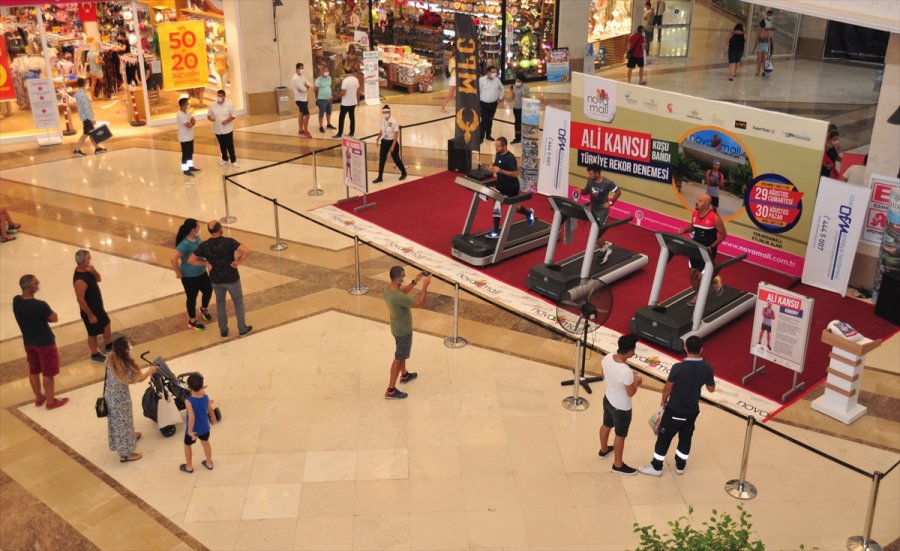 Rekor İçin 24 Saatte Koşu Bandında 213 Kilometre Koştu