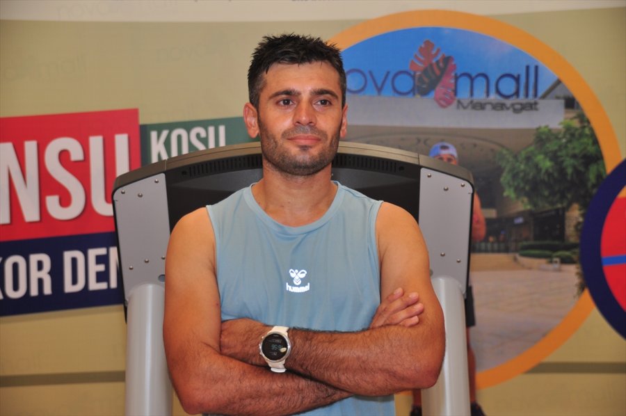 Rekor İçin 24 Saatte Koşu Bandında 213 Kilometre Koştu