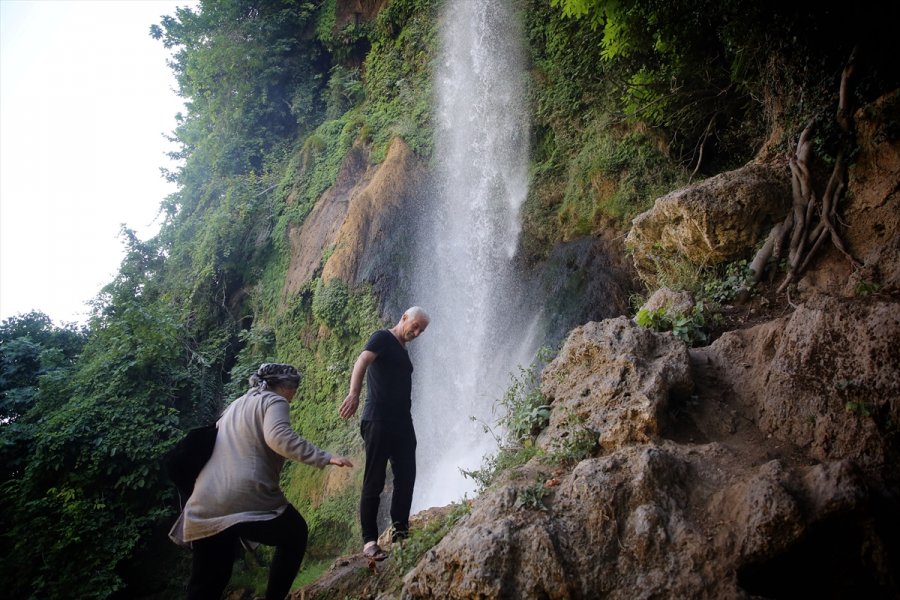 Toroslar'ın Cezbeden Güzelliği: Sunturas Şelalesi