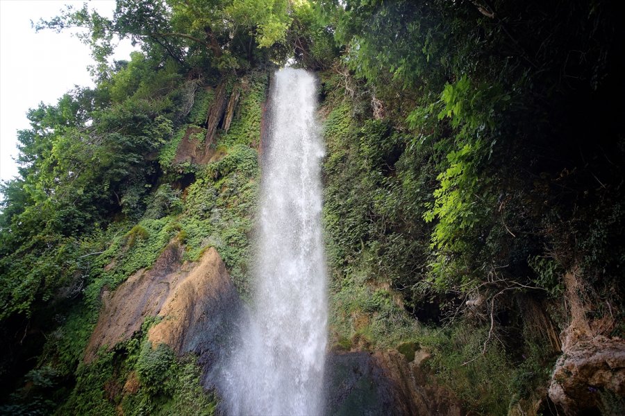 Toroslar'ın Cezbeden Güzelliği: Sunturas Şelalesi