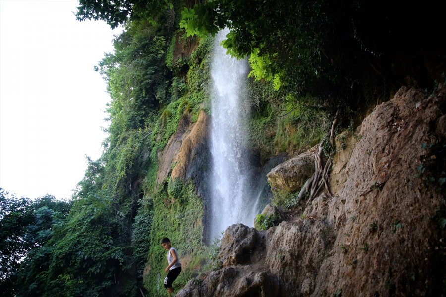 Toroslar'ın Cezbeden Güzelliği: Sunturas Şelalesi