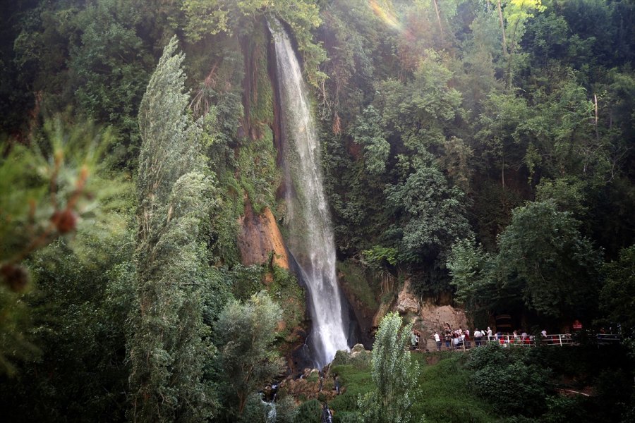 Toroslar'ın Cezbeden Güzelliği: Sunturas Şelalesi