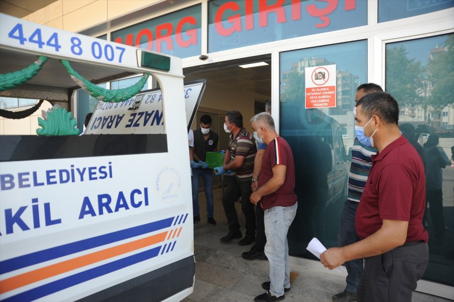 Antalya'da Silahlı Saldırıya Uğrayan Eski Güreşçi Öldü