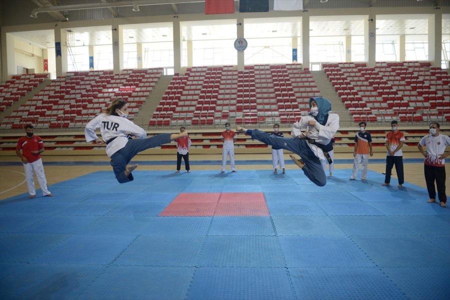 İşitme Engelliler Tekvando Milli Takımı Dünya Şampiyonasına Eskişehir'de Hazırlanıyor