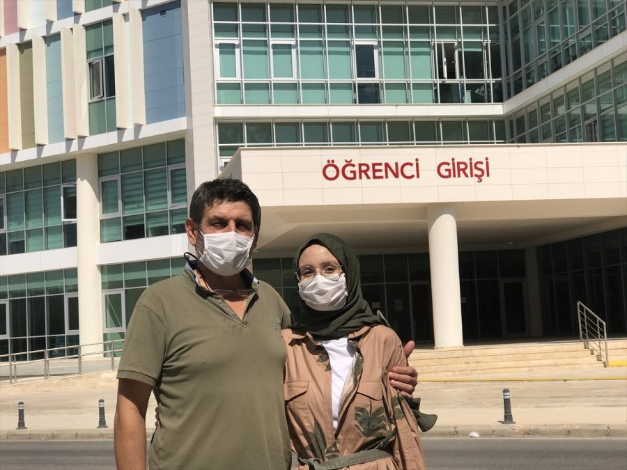 Babasıyla Çektikleri Videoyla Duygulandıran Berna Toska, Üniversitesine Kavuştu