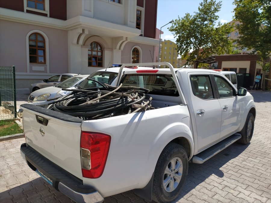 Çalıştıkları Şirkete Ait Telefon Kablolarını Çalıp Hurdacıya Satmışlar