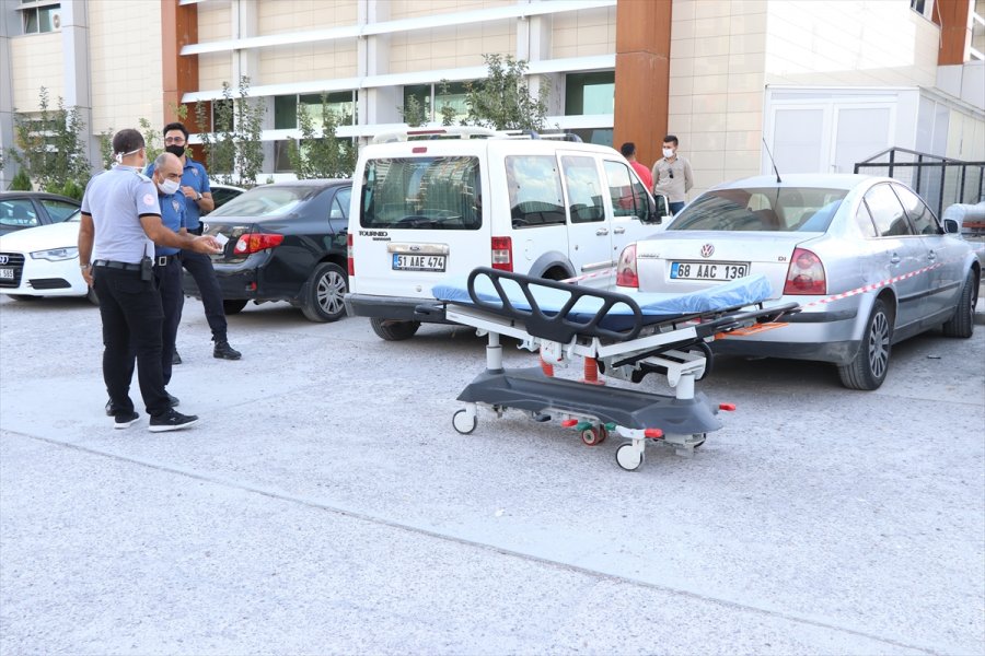 Niğde'de Bir Kişi Hastane Otoparkında Otomobilde Ölü Bulundu