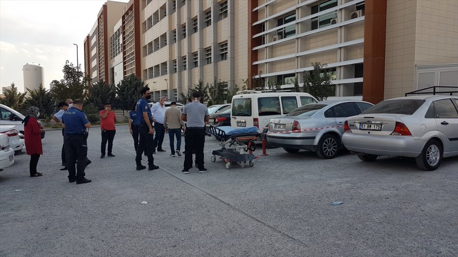 Niğde'de Bir Kişi Hastane Otoparkında Otomobilde Ölü Bulundu