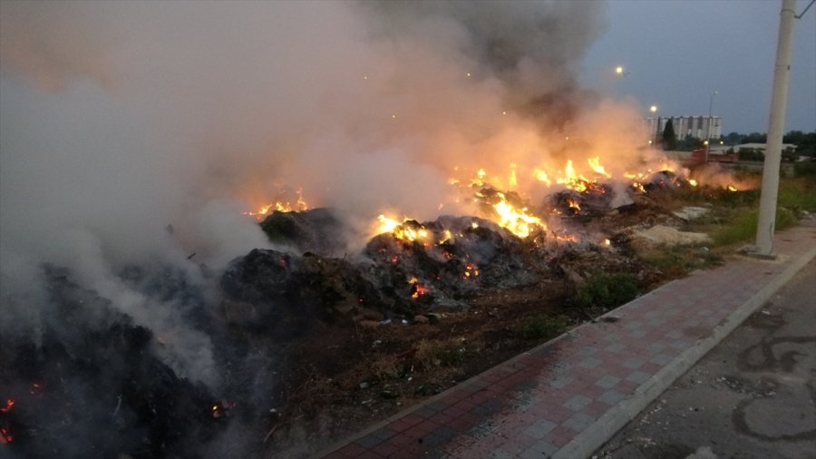 Erdemli'de Otluk Alanda Yangın