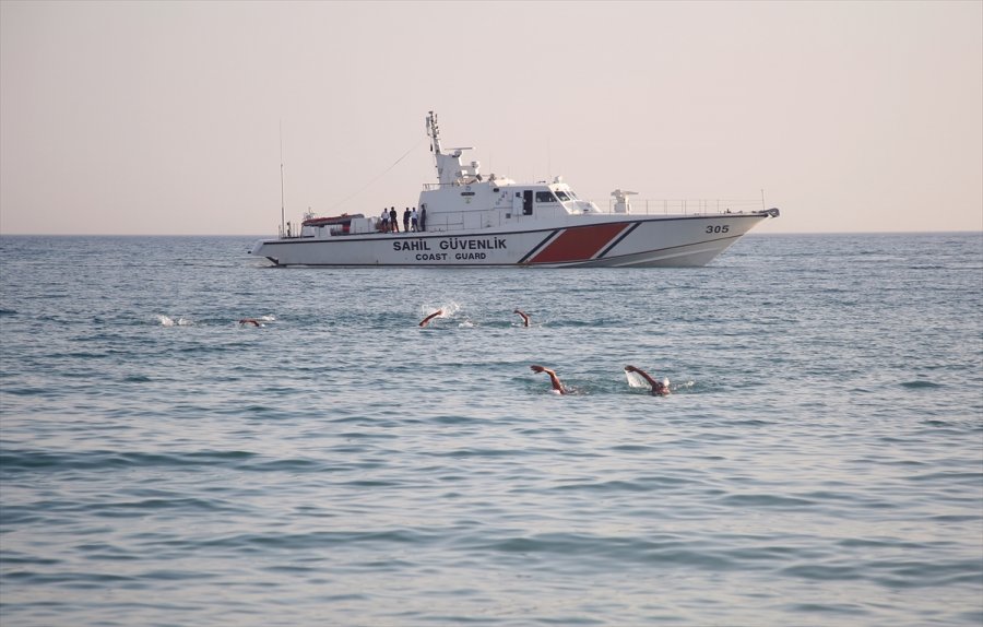 Hacettepeli Yüzücüler Kktc'den Mersin'e Barış İçin Kulaç Attı