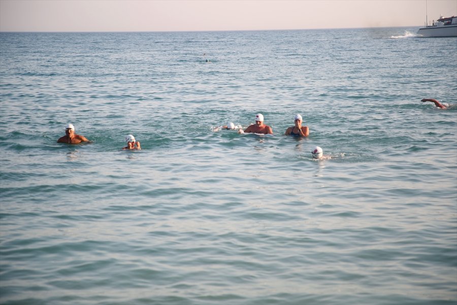 Hacettepeli Yüzücüler Kktc'den Mersin'e Barış İçin Kulaç Attı