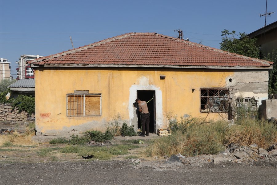 Kayseri'de Bir Kişi Yardım İstemek İçin Girdiği Evde Ölü Bulundu