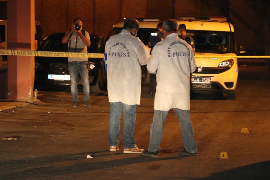 Kayseri'de Silahlı Kavgada 4 Kişi Yaralandı