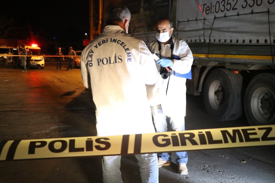 Kayseri'de Silahlı Kavgada 4 Kişi Yaralandı