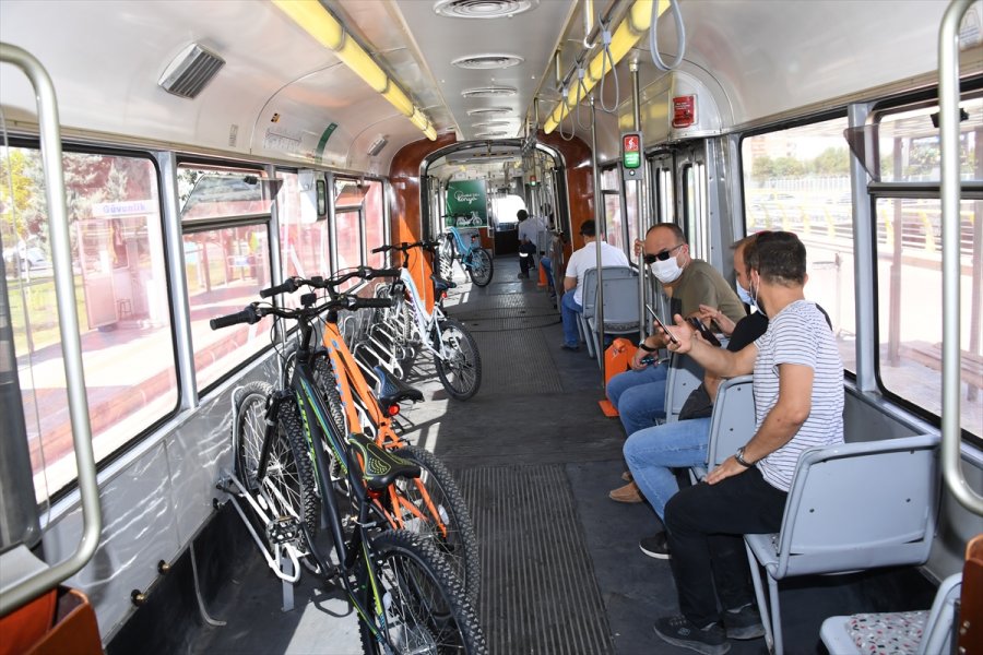 Konya'da Sadece Bisikletliler İçin Tasarlanan Tramvay Yolculuğa Başladı