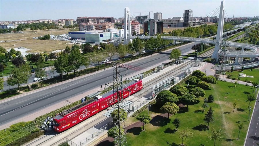 Konya'da Sadece Bisikletliler İçin Tasarlanan Tramvay Yolculuğa Başladı