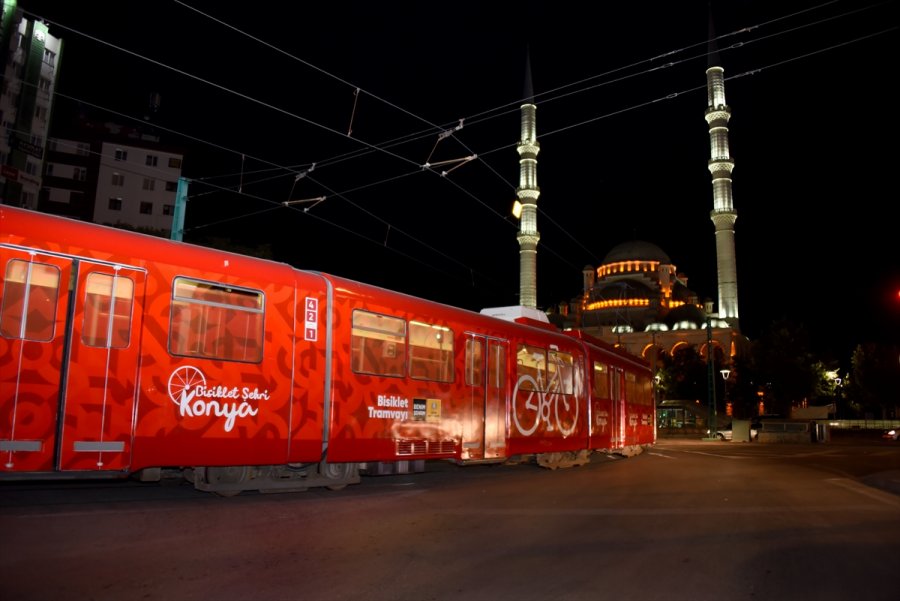 Konya'da Sadece Bisikletliler İçin Tasarlanan Tramvay Yolculuğa Başladı