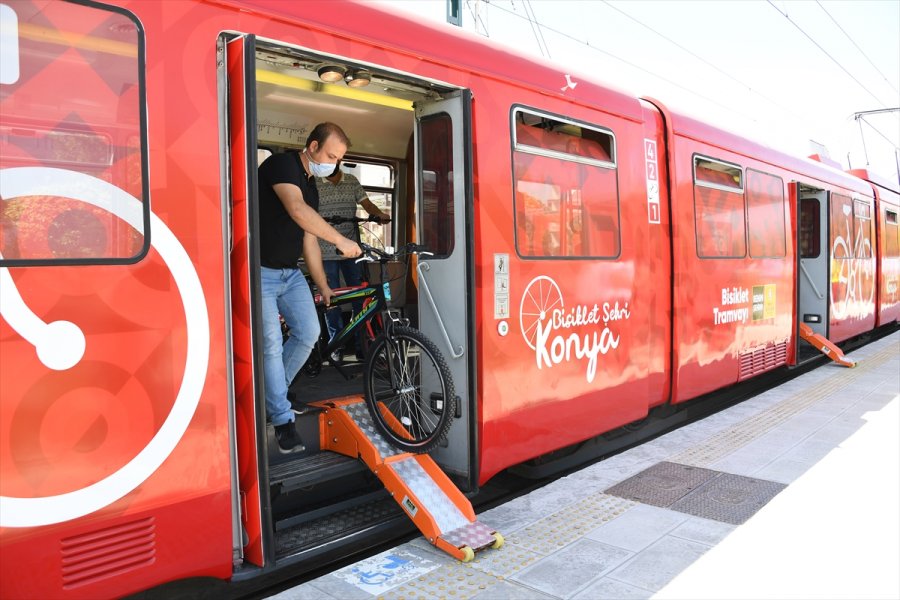 Konya'da Sadece Bisikletliler İçin Tasarlanan Tramvay Yolculuğa Başladı