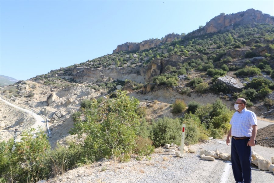 Mut Kaymakamı Köken, Heyelan Nedeniyle Kapanan Yolları İnceledi