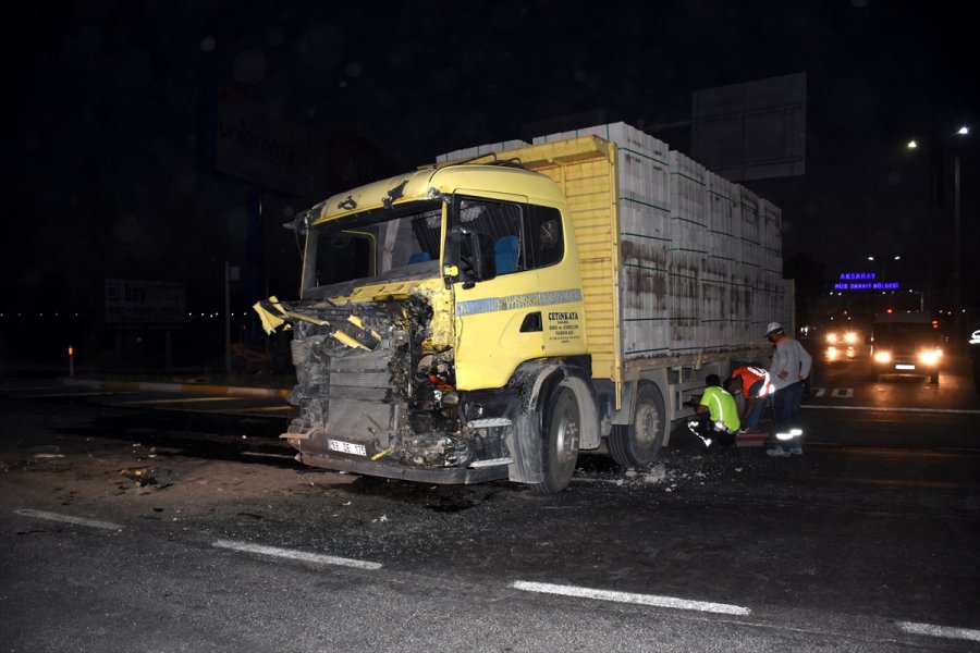 Aksaray'da Yolcu Otobüsü İle Kamyon Çarpıştı: 4 Yaralı