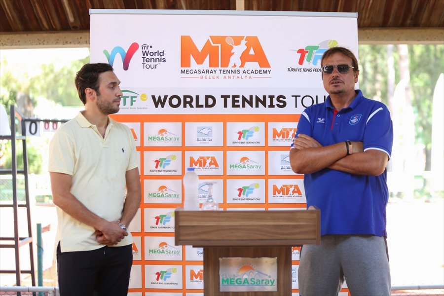 Anadolu Efes Başantrenörü Ergin Ataman, Antalya'da Korta Çıktı