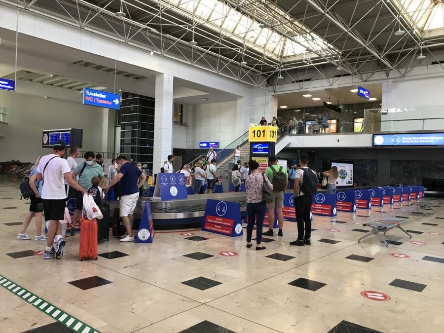Antalya Havalimanı 2 Ayda 16 Bin 24 Uçuşa Ev Sahipliği Yaptı
