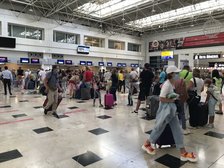 Antalya Havalimanı 2 Ayda 16 Bin 24 Uçuşa Ev Sahipliği Yaptı