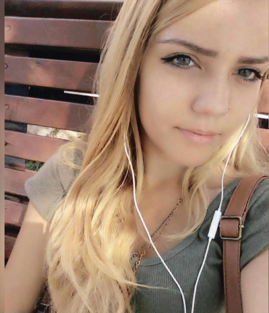 Antalya'da Otomobile Düzenlenen Silahlı Saldırıda Arka Koltuktaki Genç Kadın Öldü