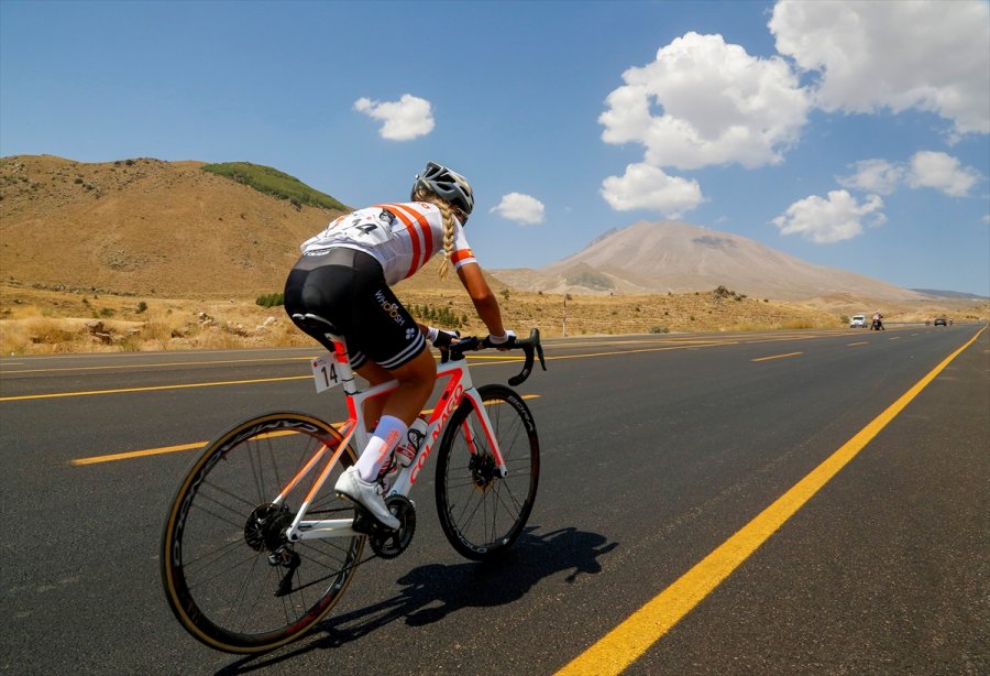 Erciyes Uluslararası Yol Ve Dağ Bisikleti Yarışları Başladı
