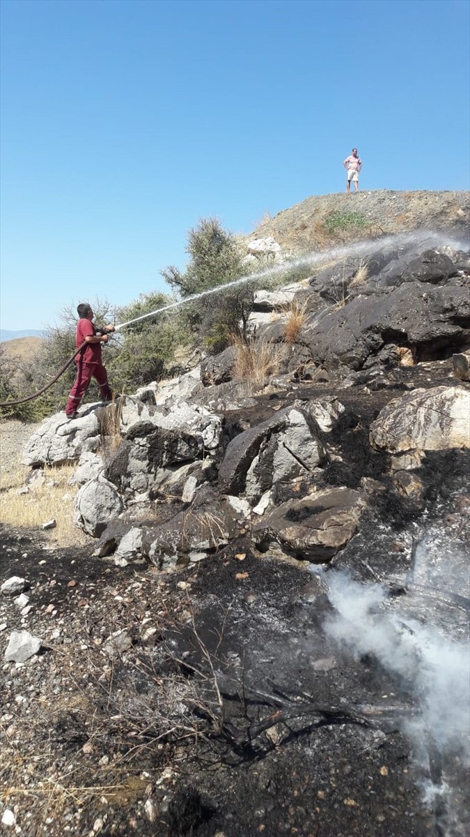 Antalya'da Makilik Alanda Çıkan Yangın Söndürüldü