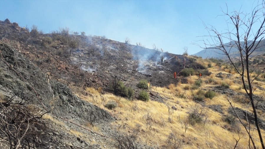 Antalya'da Makilik Alanda Çıkan Yangın Söndürüldü