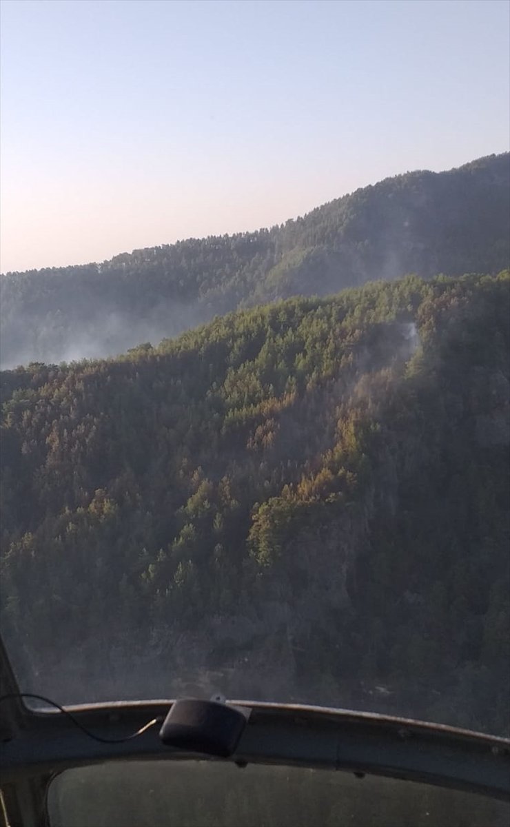 Antalya'da Ormanlık Alanda Çıkan Yangın Kontrol Altına Alındı