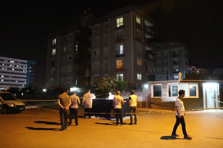Antalya'da Ortaklar Arasında Bıçaklı Kavga: 1 Ölü, 1 Yaralı