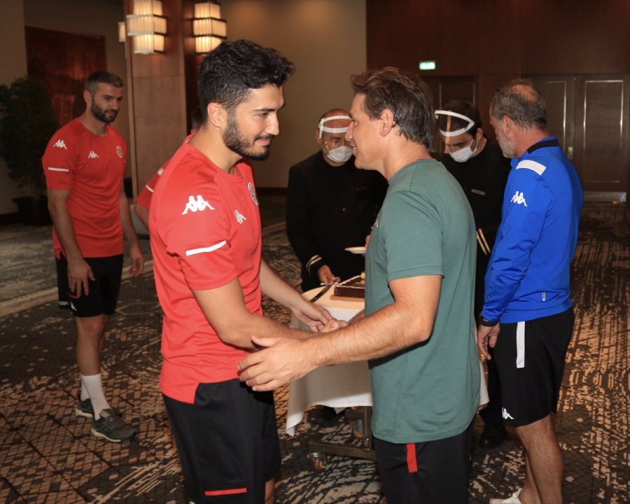 Antalyaspor'da Nuri Şahin'e Doğum Günü Kutlaması