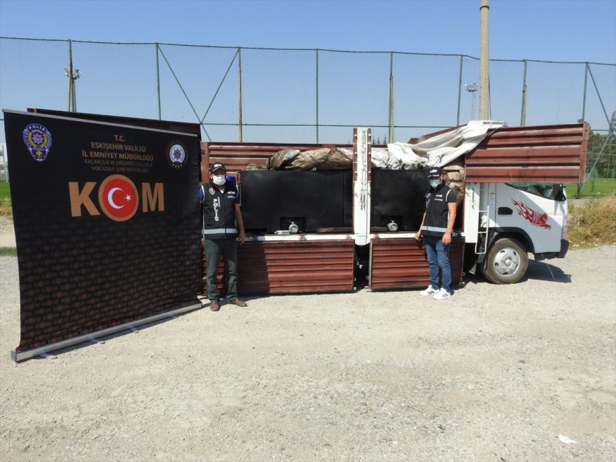 Eskişehir'de Bir Tankerde 31 Bin 446 Litre Kaçak Akaryakıt Ele Geçirildi