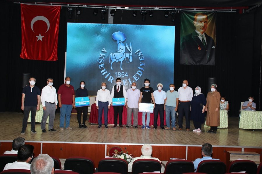 Akşehir Belediyesinden Başarılı Öğrencilere Bilgisayar Hediyesi