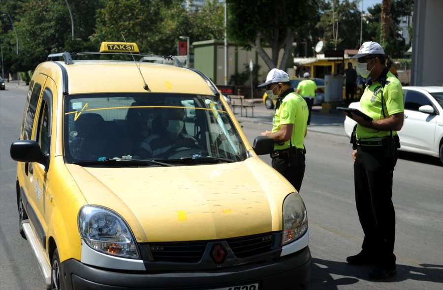 Antalya'da Kovid-19 Tedbirleri Kapsamında Otobüs Ve Taksiler Denetlendi