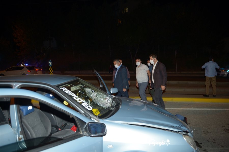 Eskişehir'de Otomobil İle Motosikletin Çarpıştığı Kazada Polis Memuru Yaralandı