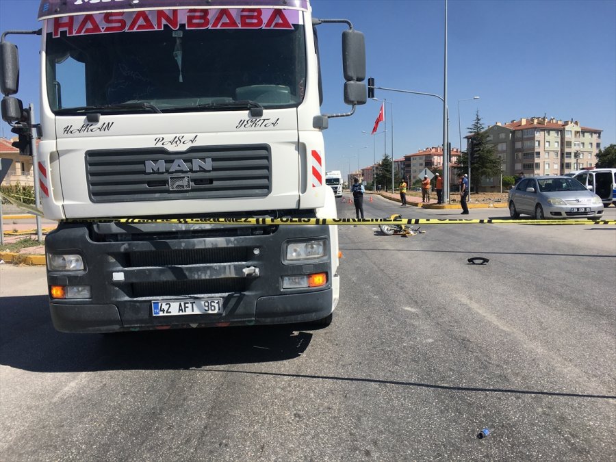 Konya'da Tırın Çarptığı Motosikletteki Çocuk Öldü, Annesi Yaralandı