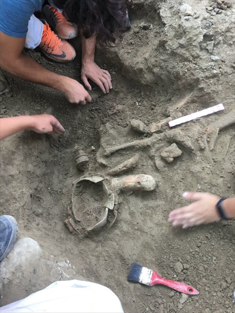 Myra Antik Kenti'nde 2200 Yıllık Pişmiş Toprak Eserler Bulundu