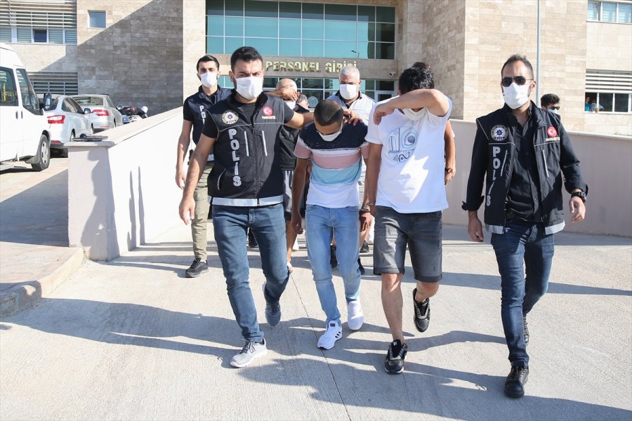 Antalya'da Salça Kovalarıyla Uyuşturucu Sevkiyatı Yaptıkları Belirlenen 8 Şüpheli Yakalandı