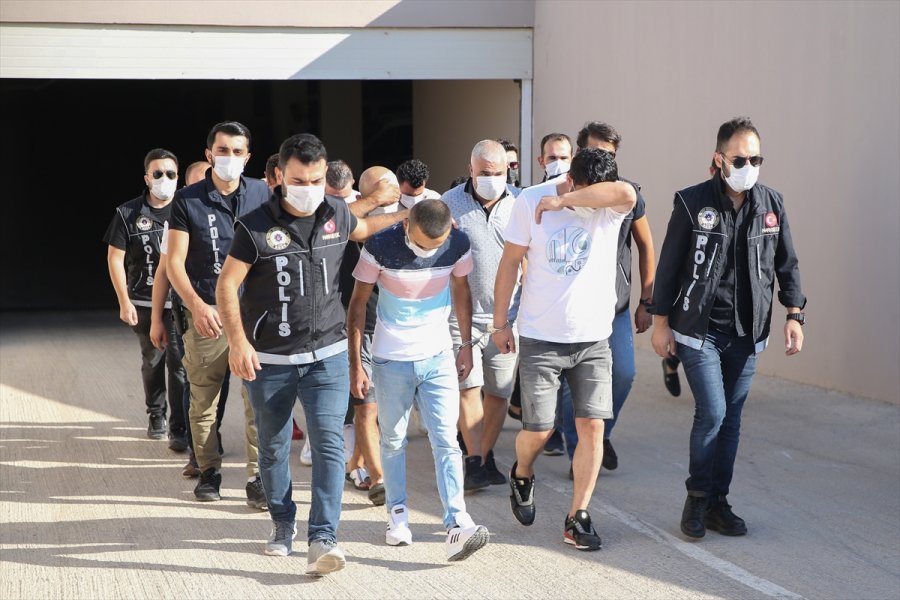 Antalya'da Salça Kovalarıyla Uyuşturucu Sevkiyatı Yaptıkları Belirlenen 8 Şüpheli Yakalandı